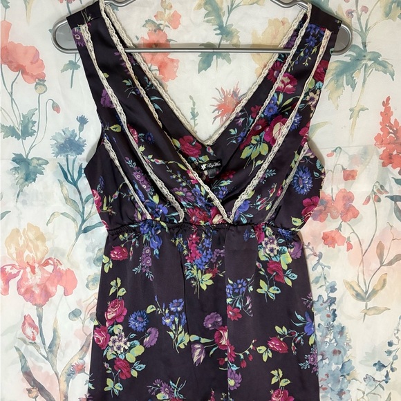 Vintage Lily White Floral Tank Top - Picture 1 of 10